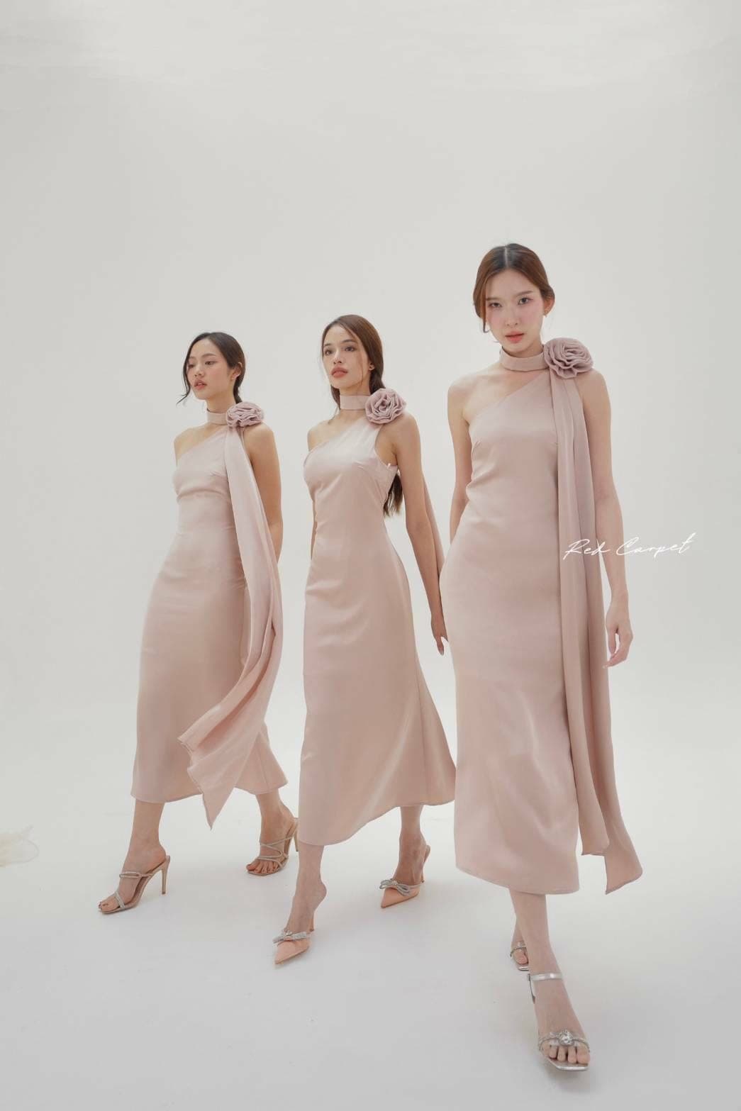 ชุดราตรี เพื่อนเจ้าสาว พันคอแต่งดอก สีโรสโกล สีชมพู