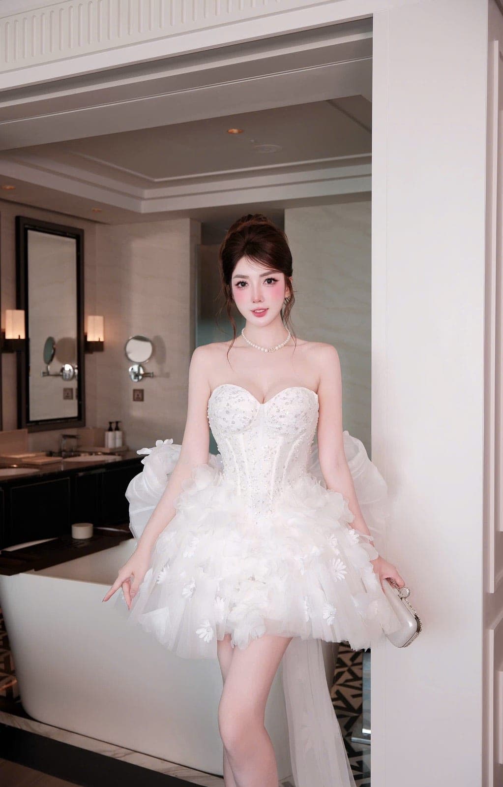 ชุดเดรส เกาะอก แต่งดอก + มุก + โบว์ สีชมพู