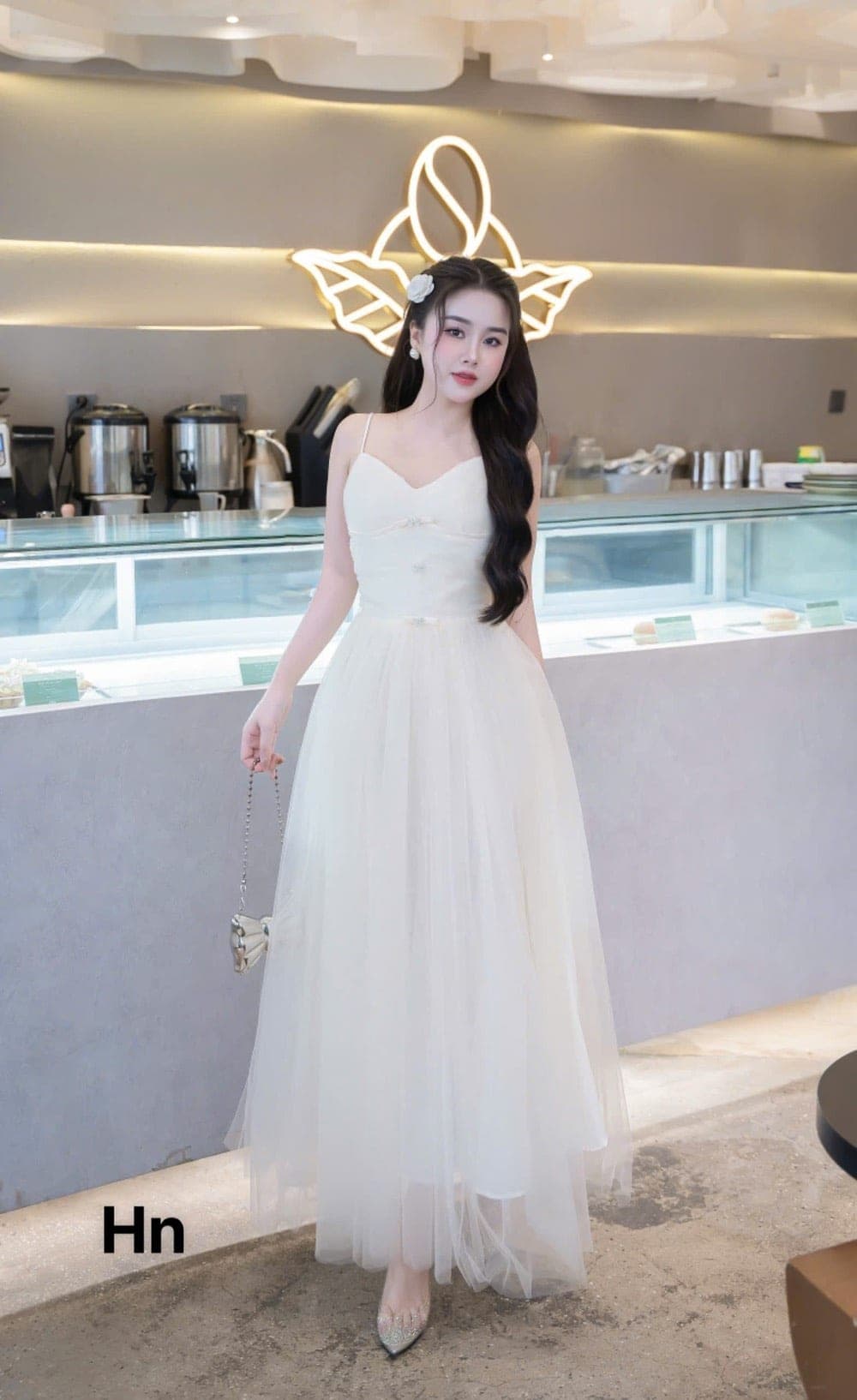 ชุดราตรียาว สายเดี่ยว แต่งเพชร สีครีม สีชมพู เวียดนามแท้