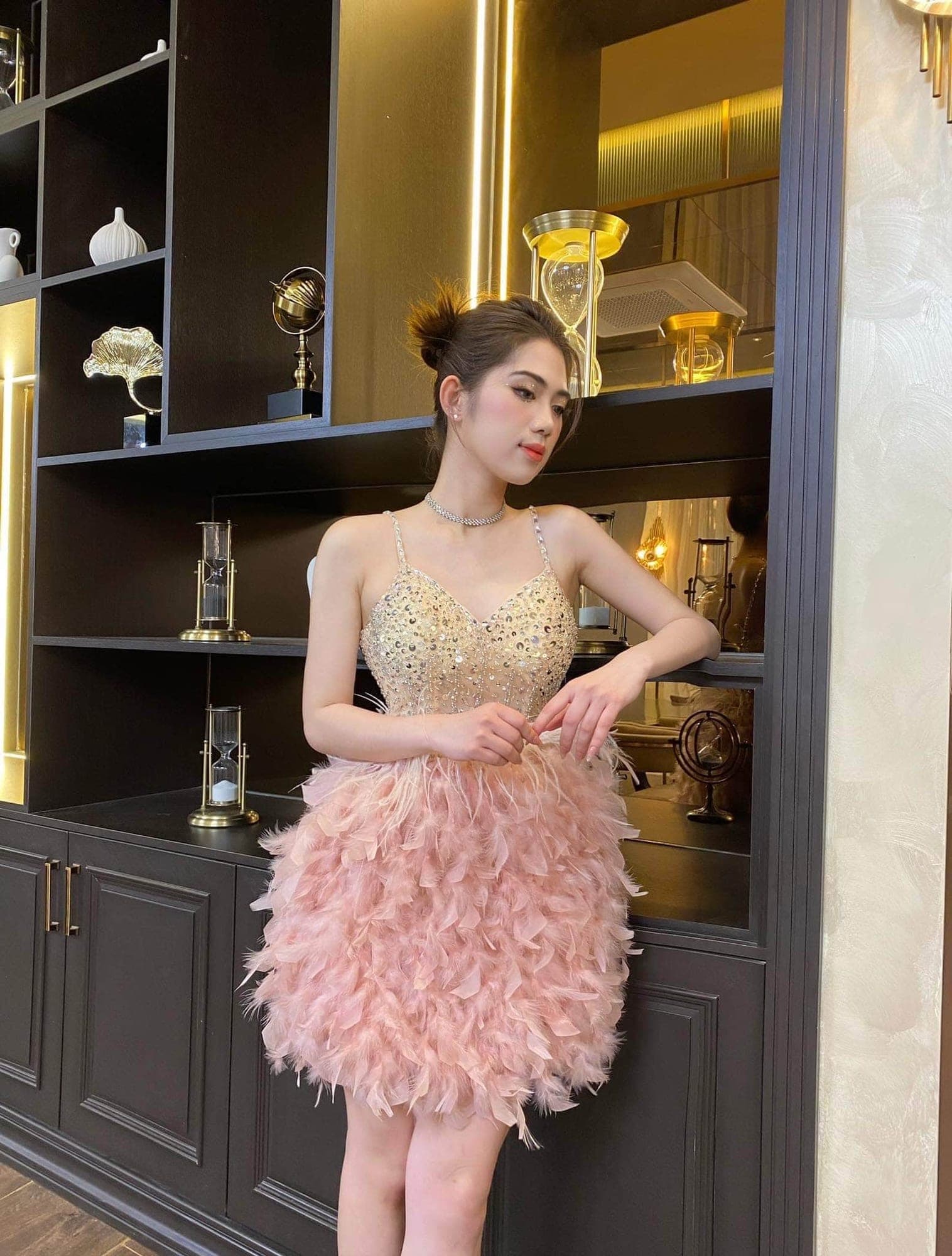 ชุดเดรส ขนนก สีชมพู