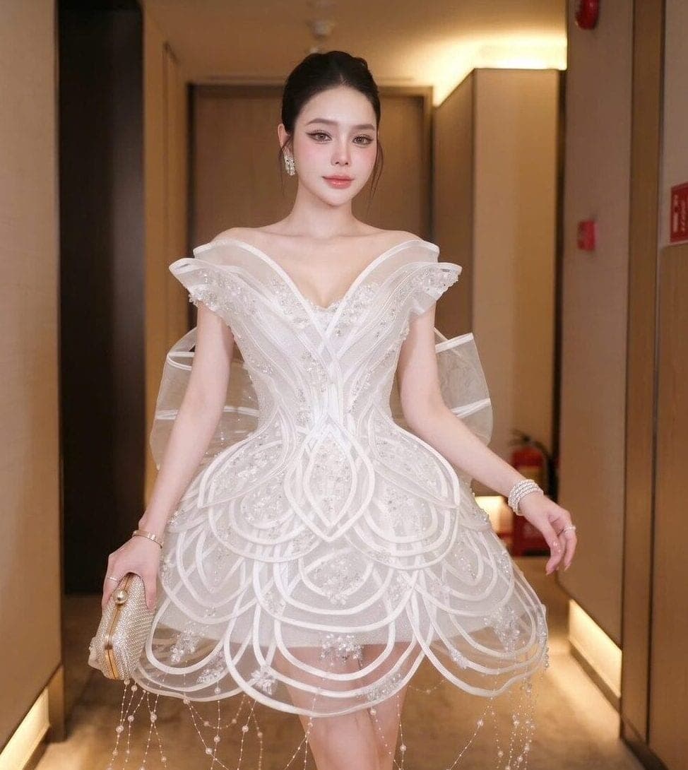 ชุดเดรส แต่งมุก + กลิตเตอร์ + โบว์ สีขาว
