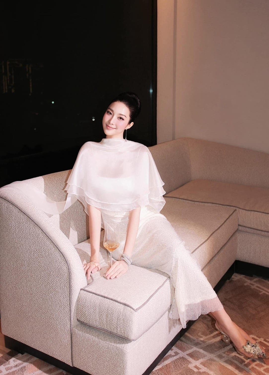 ชุดเดรส ราตรียาว + ผ้าคลุม สีขาว