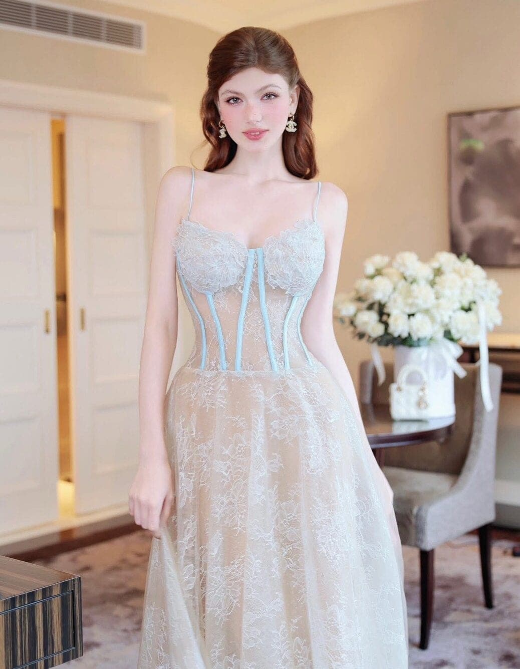ชุดเดรส ราตรียาว สายเดี่ยว ลูกไม้ สีฟ้า