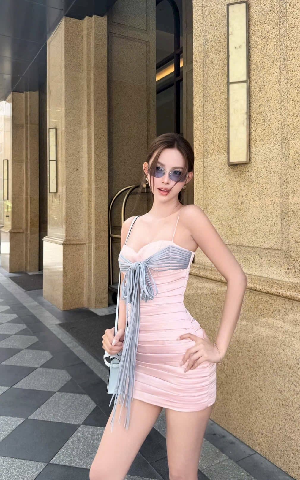 ชุดเดรส สายเดี่ยว แต่งโบว์ สีชมพู