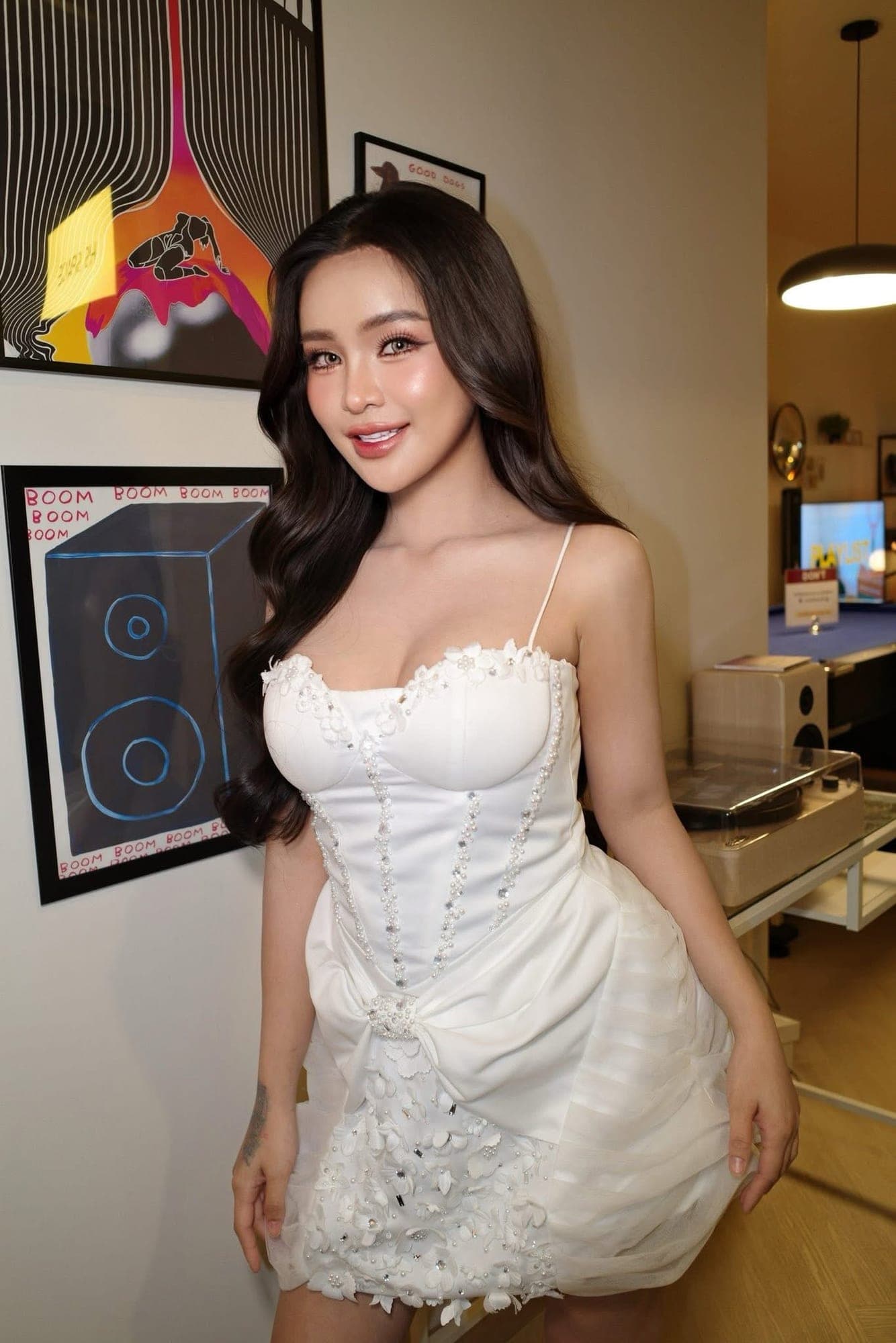 ชุดเดรส แต่งดอก โบว์ สีขาว