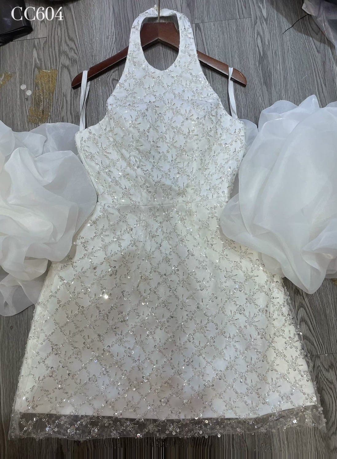 ชุดเดรส คล้องคอ แต่งกลิตเตอร์+แขน สีขาว 2046 Size M BKK รูปที่ 5
