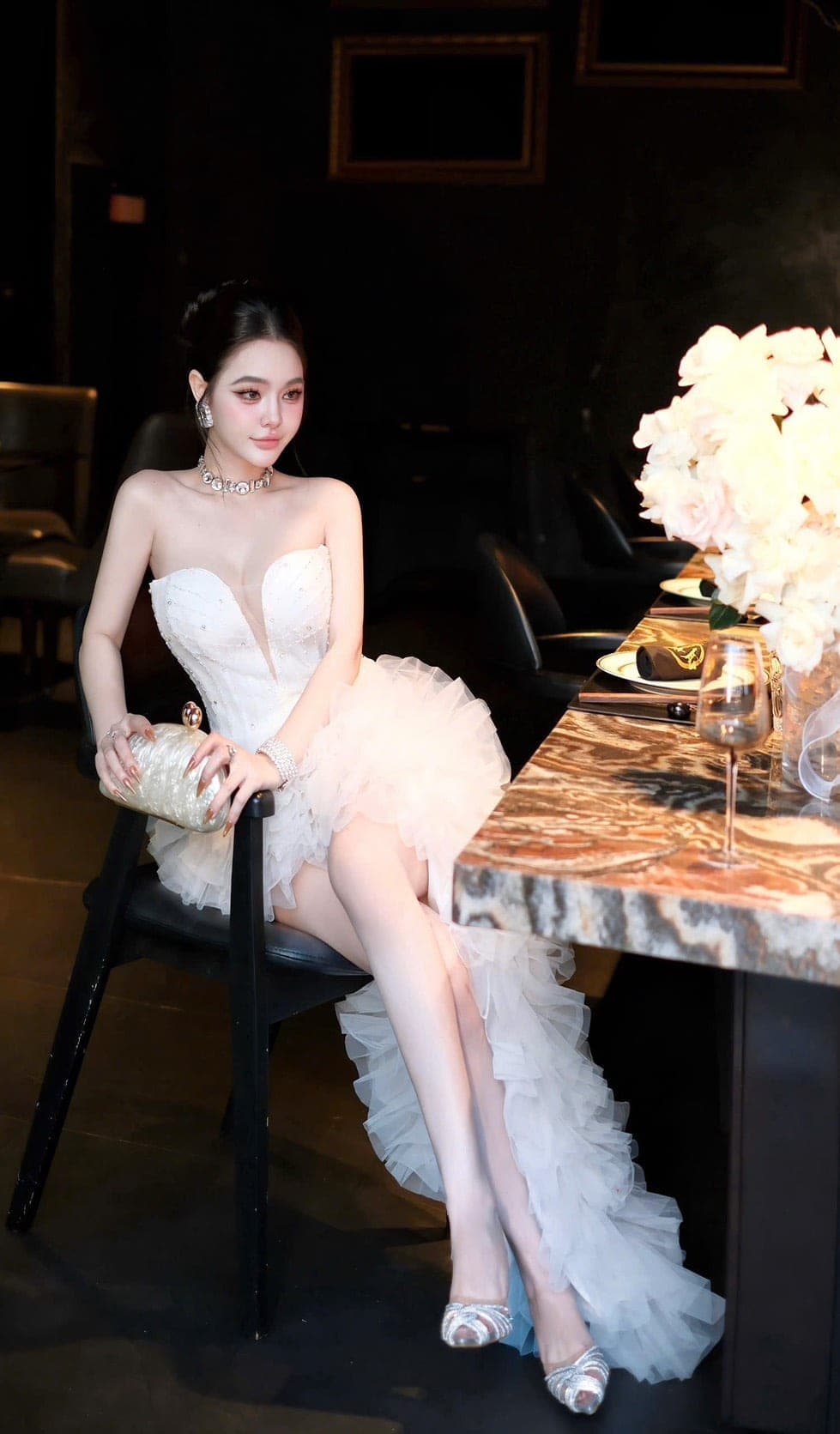 ชุดเดรส ราตรียาว แต่งมุก+เพชร สีขาว 3032 Size M BKK รูปที่ 4