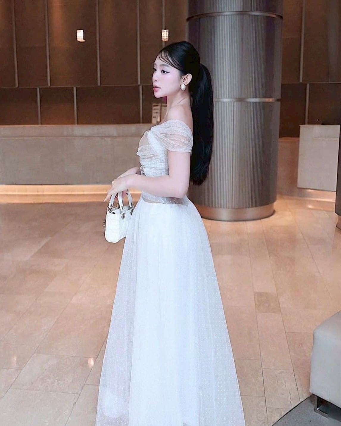 ชุดราตรี ปาดไหล่ สีขาว ZEN LULU 3067 SIZE S-M BKK รูปที่ 4