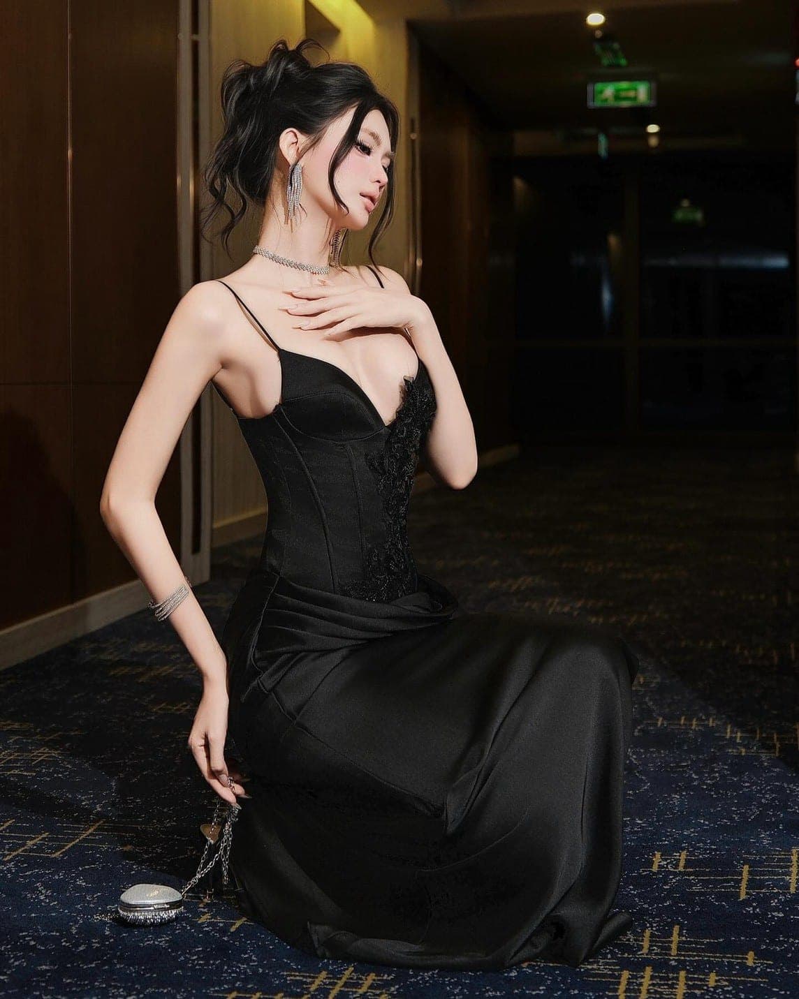 ชุดเดรสยาว ราตรี สายเดี่ยว แต่งดอก สีดำ BRAND Thao_bibii 2297 BKK SIZE S รูปที่ 3