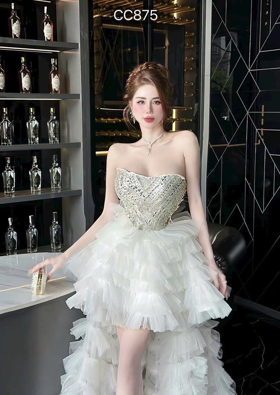 ชุดราตรียาว เกาะอก แต่งเพชร หางยาว สีขาว 3002 Size S BKK รูปที่ 3