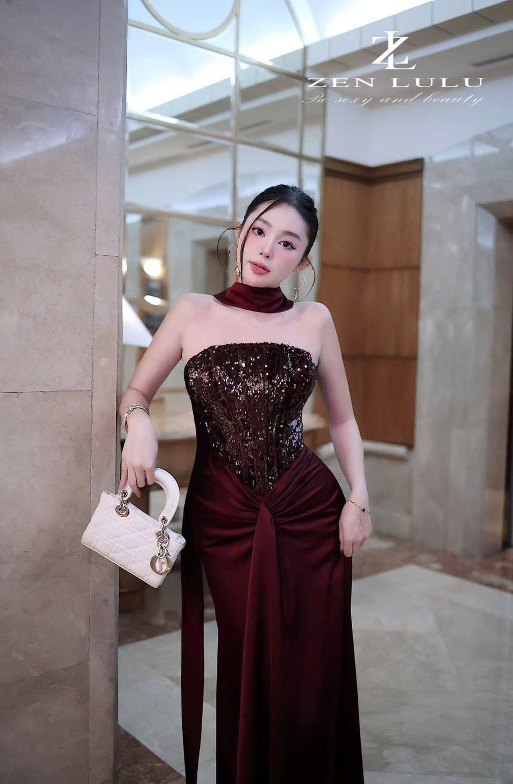 ชุดเดรส ราตรียาว เกาะอก แต่งกลิตเตอร์ สีแดงไวน์ BRAND ZEN LULU 3088 Size M BKK รูปที่ 5