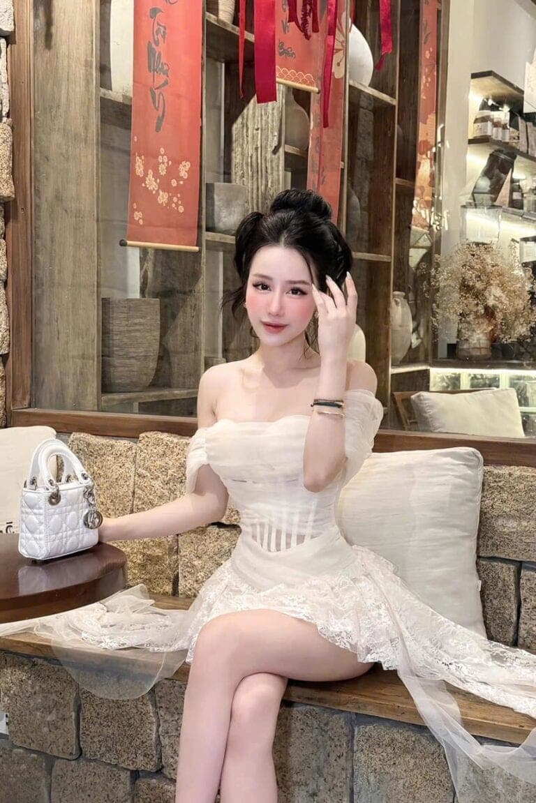 ชุดเดรส ปาดไหล่ ลูกไม้ แต่งระบาย สีขาว-ครีม 2041 Size M BKK รูปที่ 2