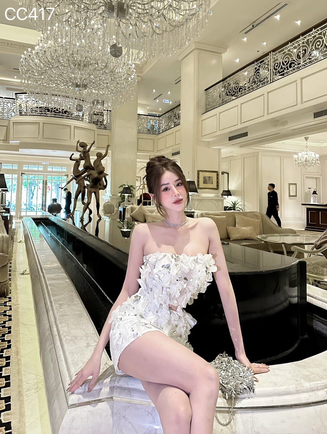 ชุดเซ็ท 2 ชิ้น เสื้อ+กระโปรง แต่งดอก สีขาว 4008 Size S BKK รูปที่ 2