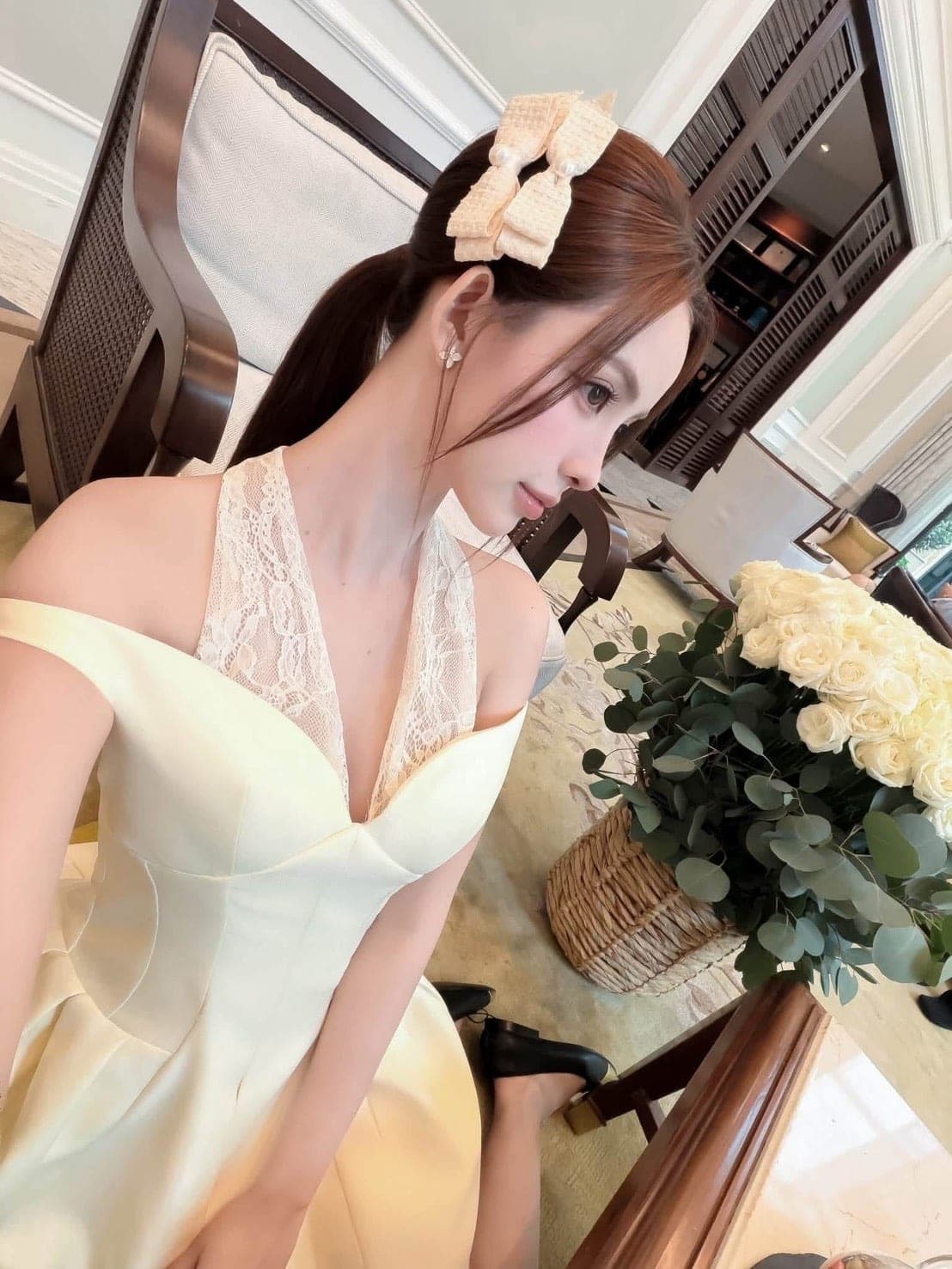 ชุดเดรส คล้องคอ ปาดไหล่ สีครีม BRAND Tranali 2308 BKK SIZE S-M รูปที่ 4