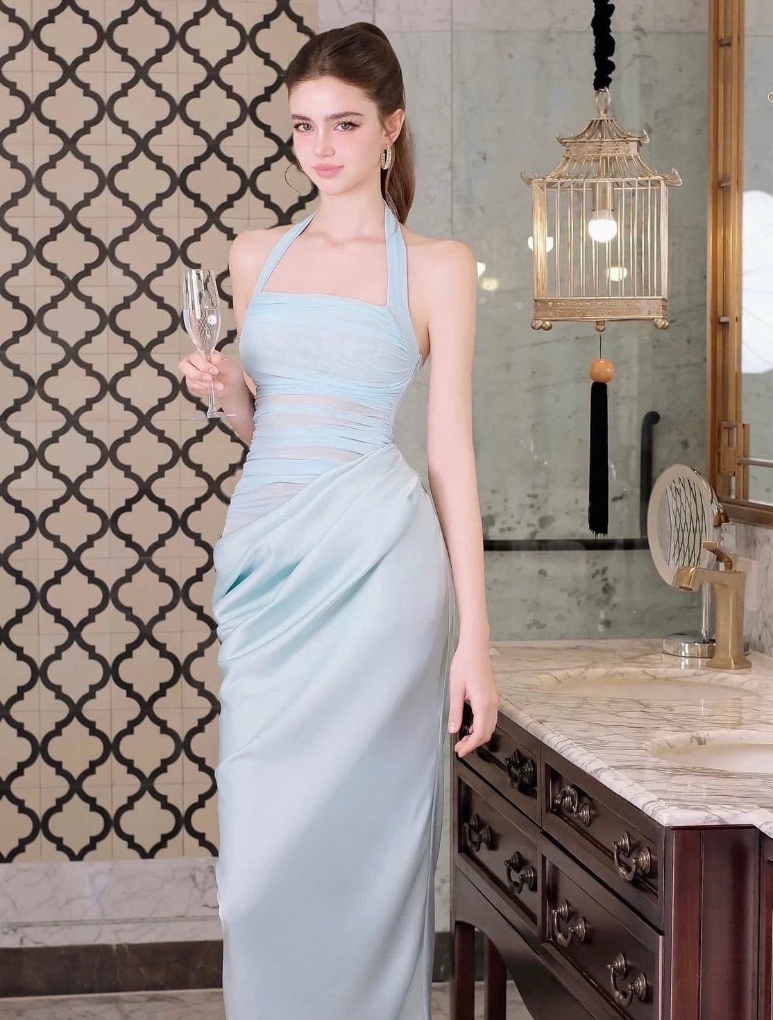 ชุดเดรสยาว ราตรี คล้องคอ เสื้อซีทรู-กระโปรงผ้าซาติน สีแดง,สีฟ้า BRAND OBIBI 2354 BKK SIZE S รูปที่ 4