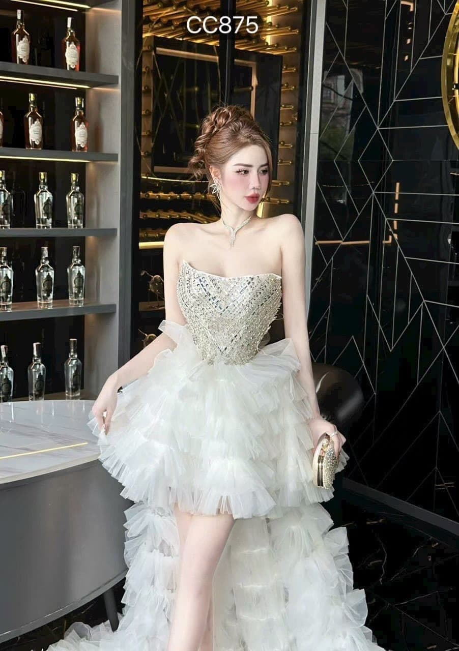 ชุดราตรียาว เกาะอก แต่งเพชร หางยาว สีขาว 3002 Size S BKK รูปที่ 2