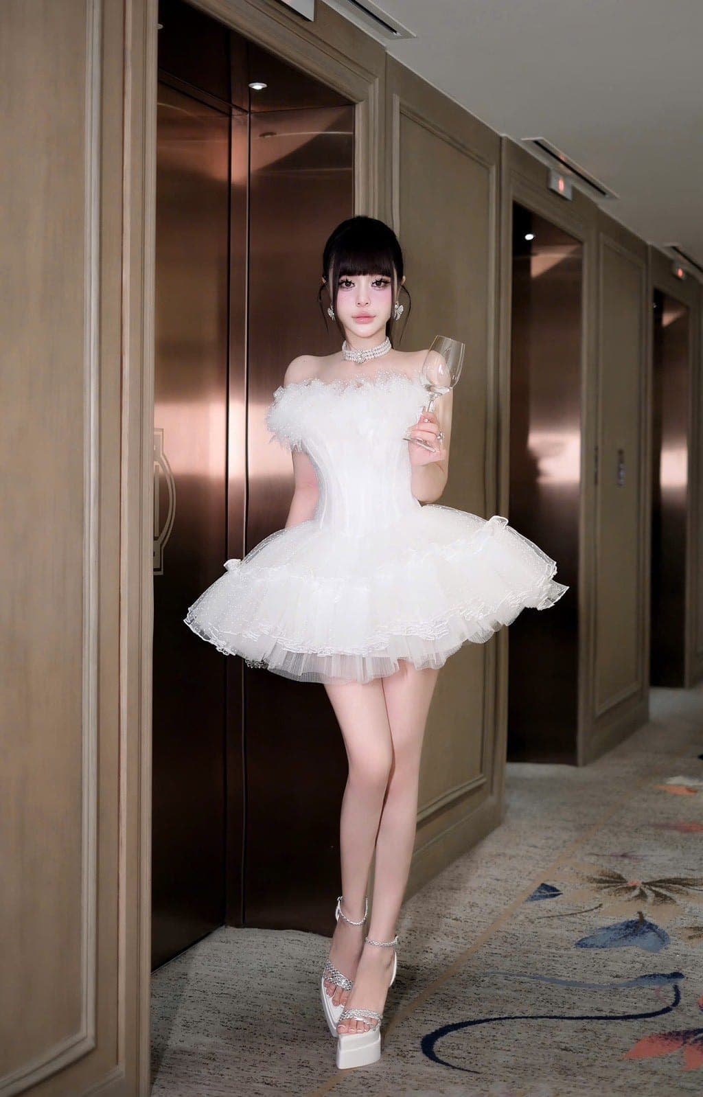 ชุดเดรส เกาะอก แต่งขน สีขาว 2026 Size M BKK รูปที่ 4