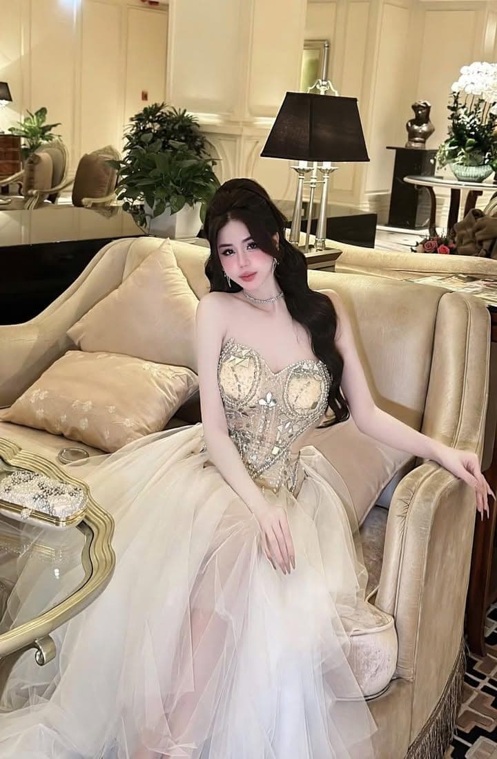 ชุดราตรี เกาะอก แต่งเพชร สีขาว-ครีม Brand HiSo 3043 Size S-M BKK รูปที่ 2