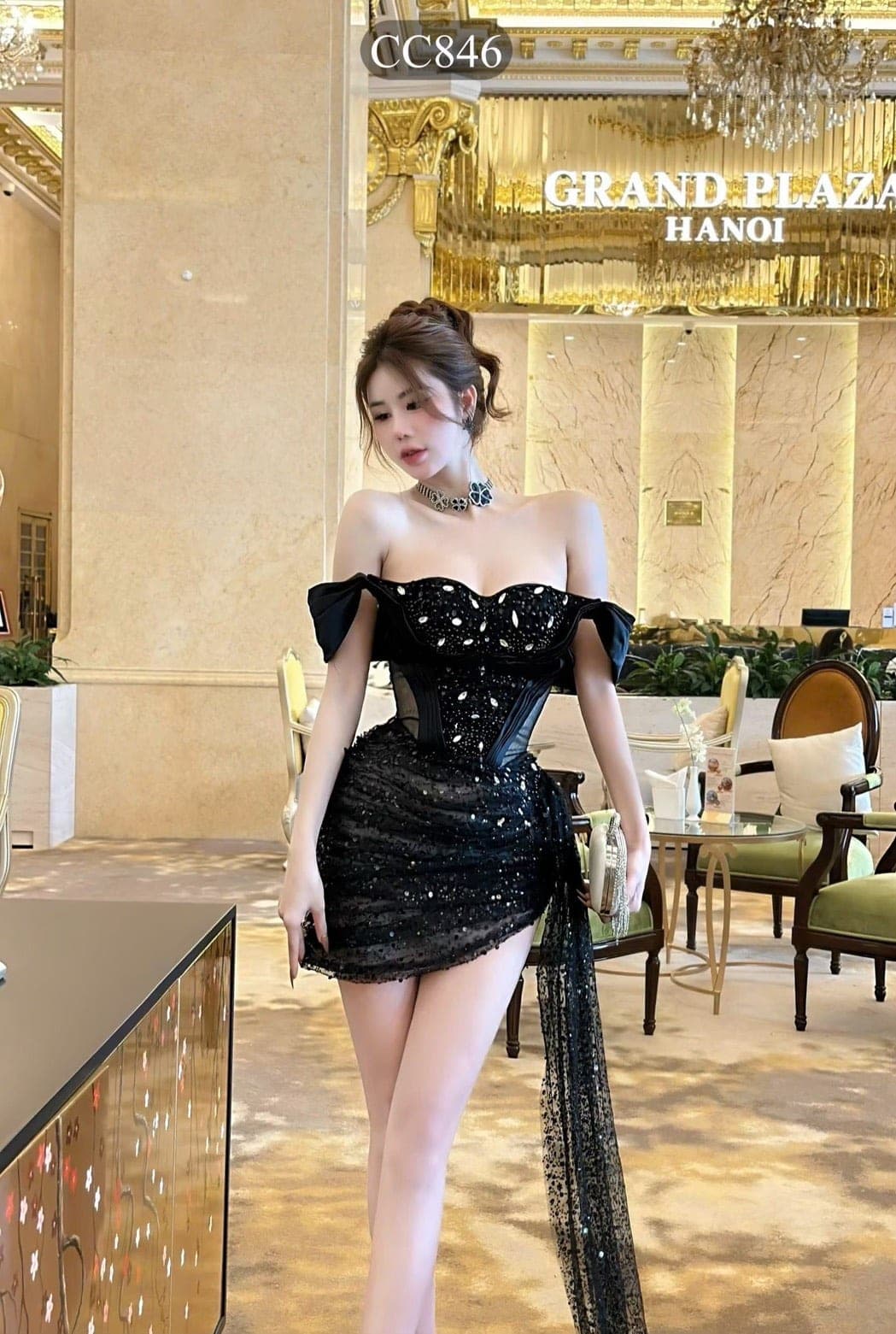 ชุดเดรส ปาดไหล่ แต่งเพชร+กลิตเตอร์ สีดำ 2060 Size S BKK รูปที่ 3