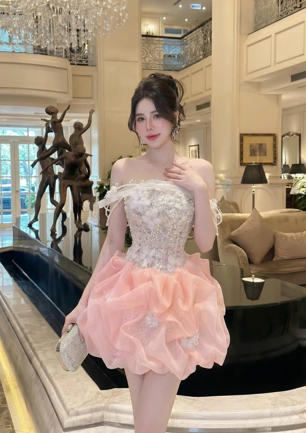 ชุดเดรส เกาะอก กระโปรงฟู แต่งมุก กลิตเตอร์  สีชมพู สีขาว Brand HISO 2325BKK Size M รูปที่ 2