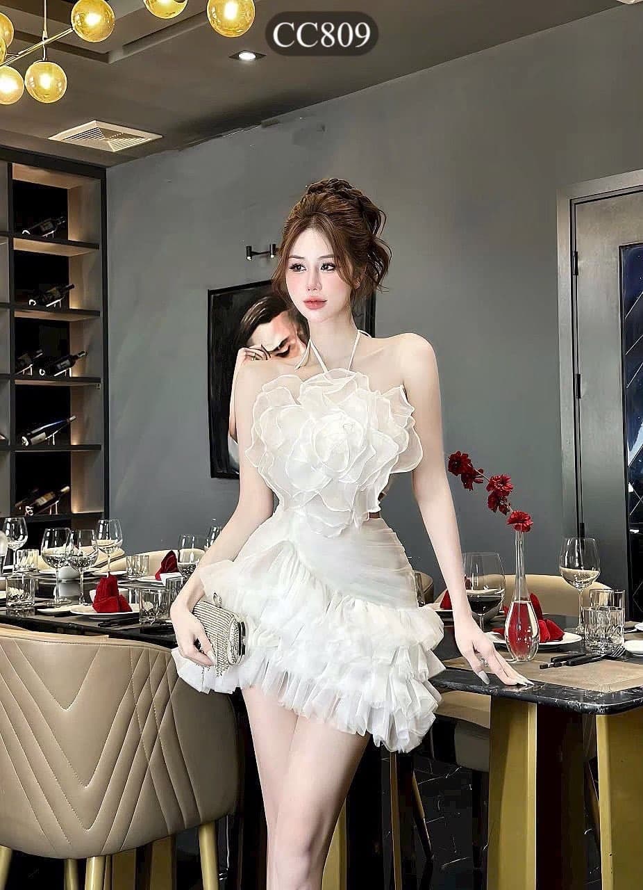 ชุดเซ็ท 2 ชิ้น เสื้อ+กระโปรง แต่งดอก สีขาว 4001 Size S BKK รูปที่ 1
