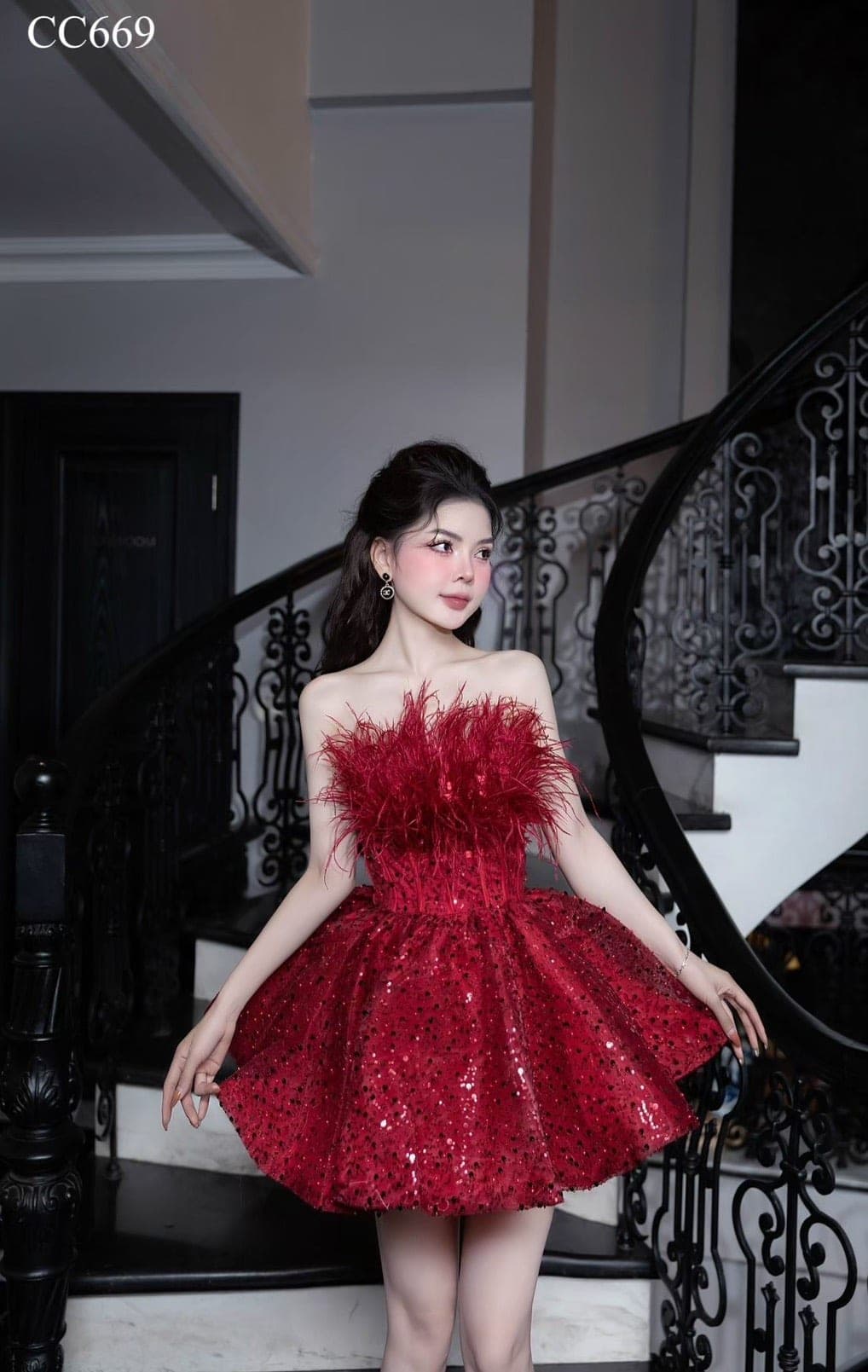 ชุดเดรส เกาะอก แต่งกลิตเตอร์+ขน สีแดง 2084 Size S-M BKK รูปที่ 2