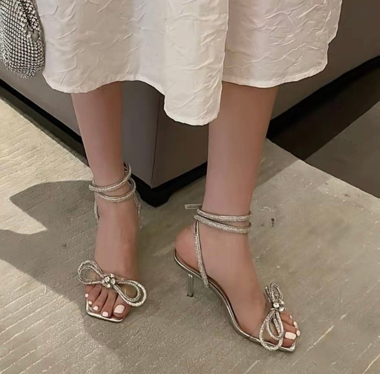 รองเท้า แต่งโบว์เพรช สีเงิน  9025 Size 38-39-40 BKK รูปที่ 1
