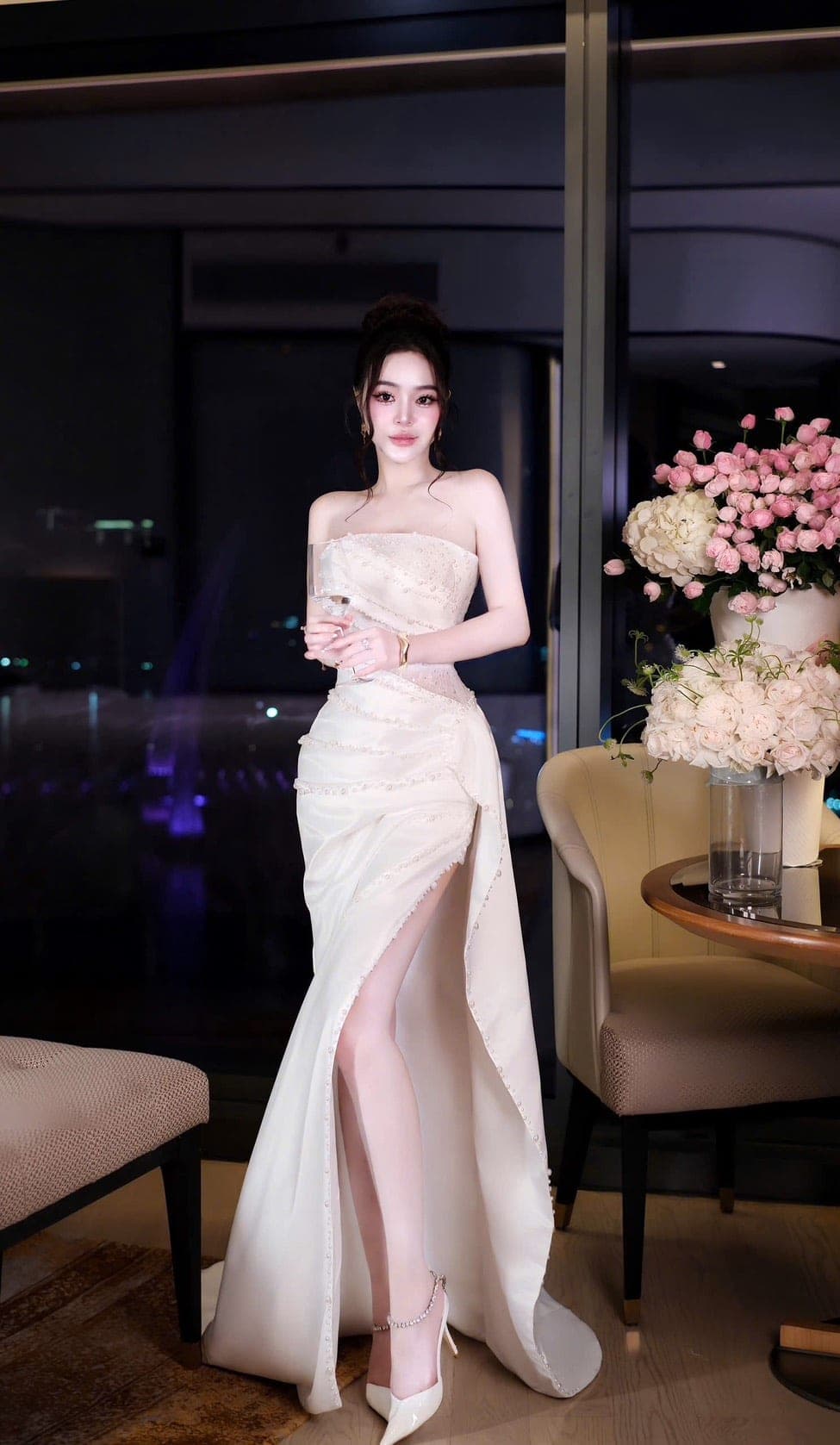 ชุดราตรียาว เกาะอก แต่งมุก สีขาว Brand HiSo 3071 Size S-M BKK รูปที่ 3