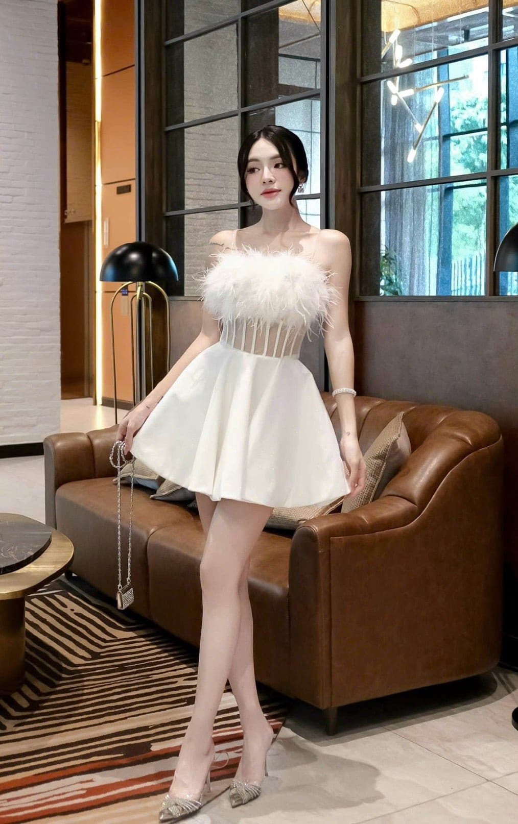 ชุดเดรส เกาะอก แต่งขน สีขาว BRAND OBIBI 2251BKK รูปที่ 1