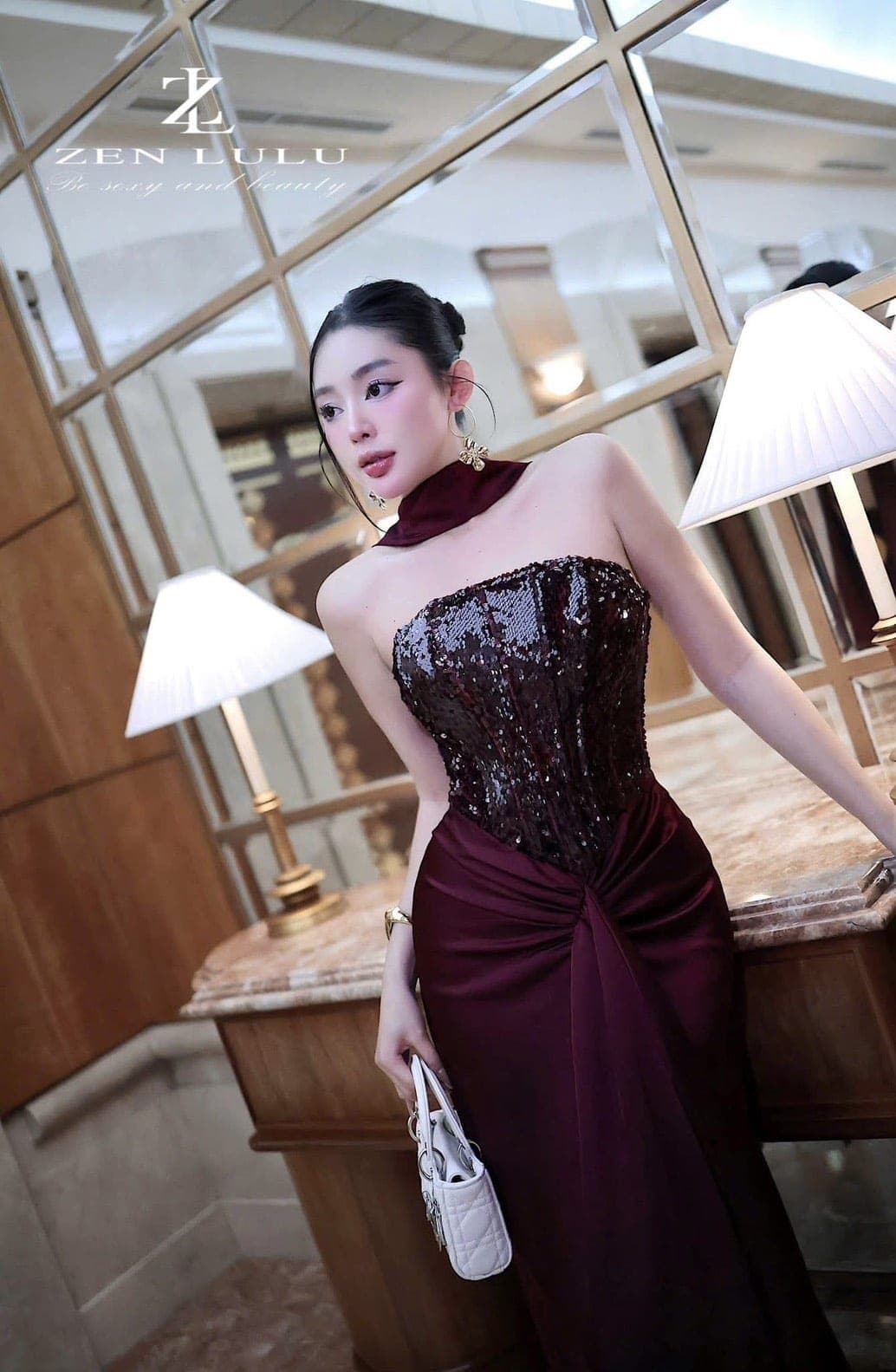 ชุดเดรส ราตรียาว เกาะอก แต่งกลิตเตอร์ สีแดงไวน์ BRAND ZEN LULU 3088 Size M BKK รูปที่ 3