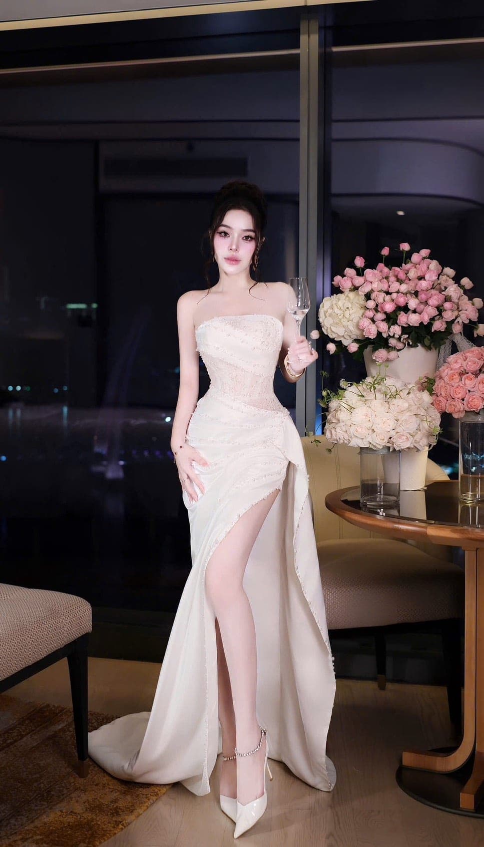 ชุดราตรียาว เกาะอก แต่งมุก สีขาว Brand HiSo 3071 Size S-M BKK รูปที่ 6