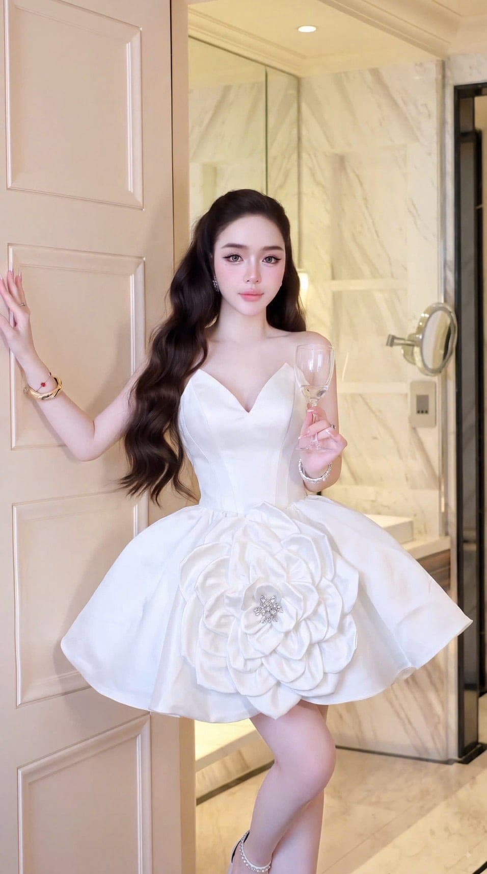 ชุดเดรส เกาะอก กระโปรงแต่งดอก สีขาว Brand HISO 2345 BKK Size S-M รูปที่ 4