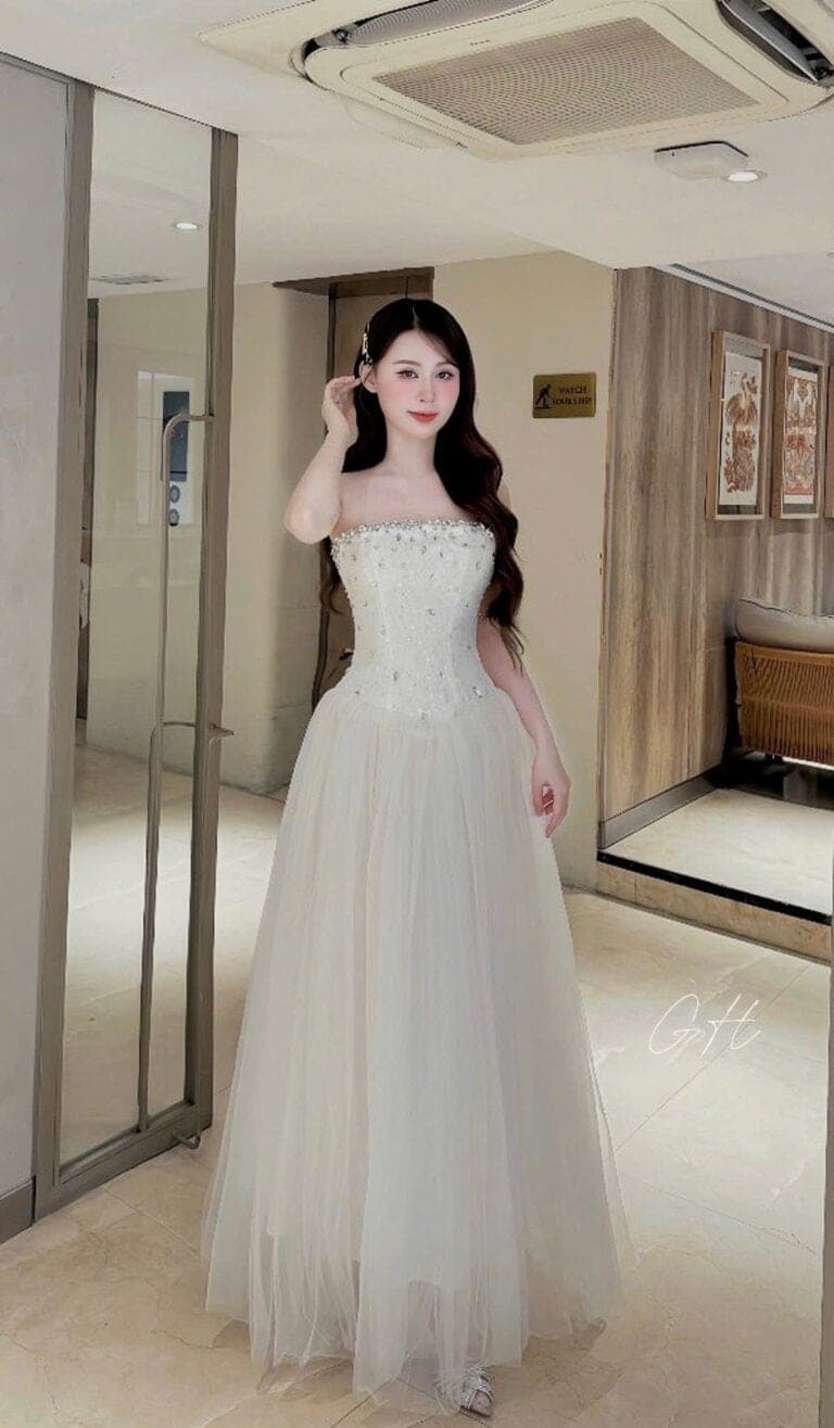 ชุดราตรี เกาะอก แต่งเพชร สีขาว 3048 Size M BKK รูปที่ 1