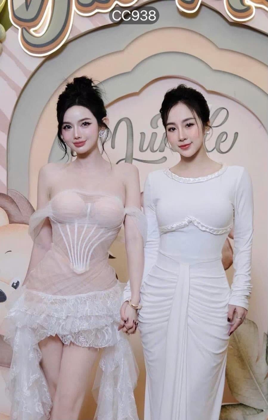 ชุดเดรส ปาดไหล่ ลูกไม้ แต่งระบาย สีขาว-ครีม 2041 Size M BKK รูปที่ 6