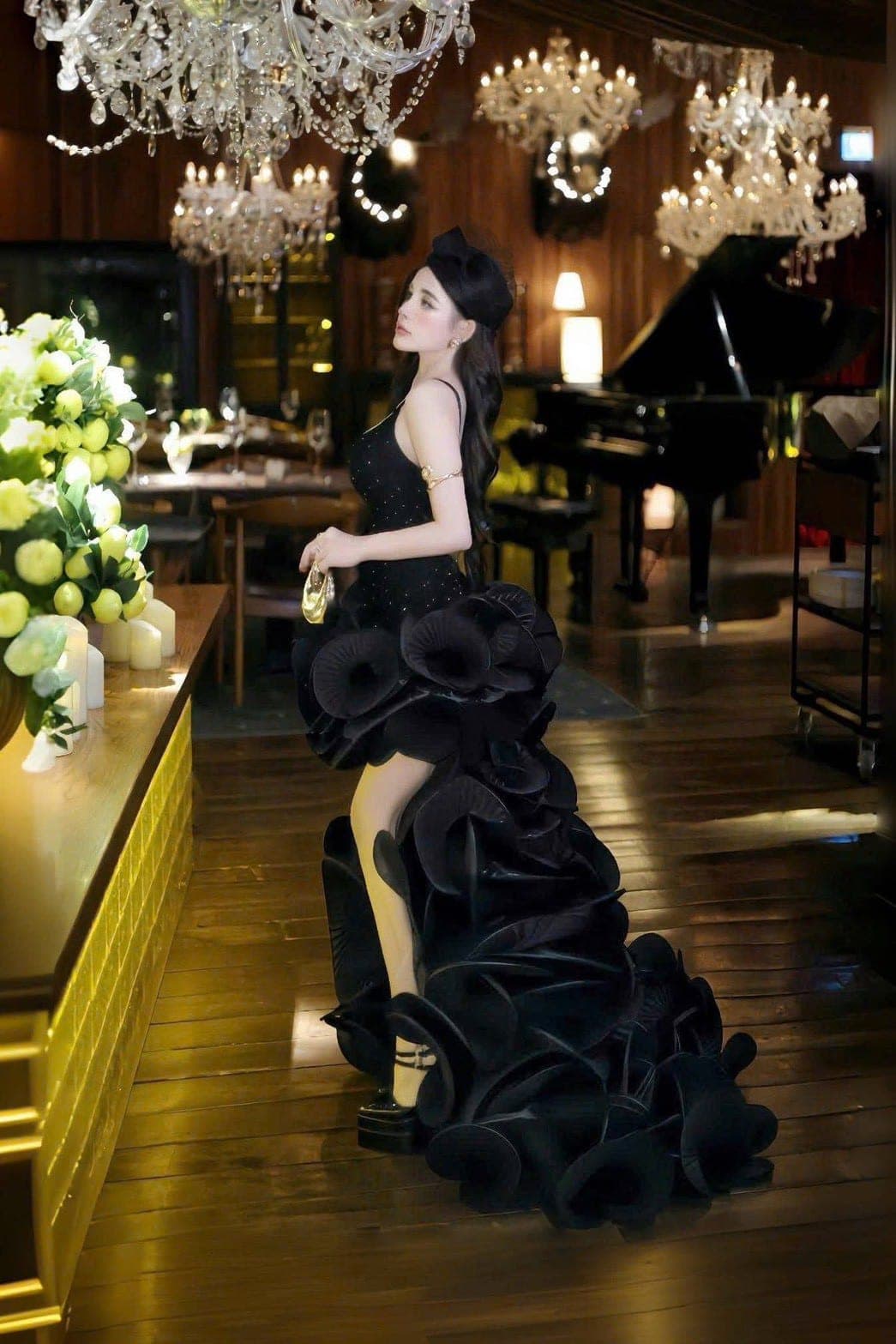 ชุดเดรส สายเดี่ยว แต่งดอก+หางยาว สีดำ 2022 Size M BKK รูปที่ 6