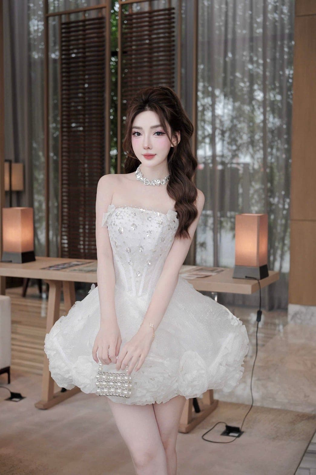 ชุดเดรส เกาะอก แต่งดอก+กลิตเตอร์ สีขาว 2020 Size S BKK รูปที่ 3