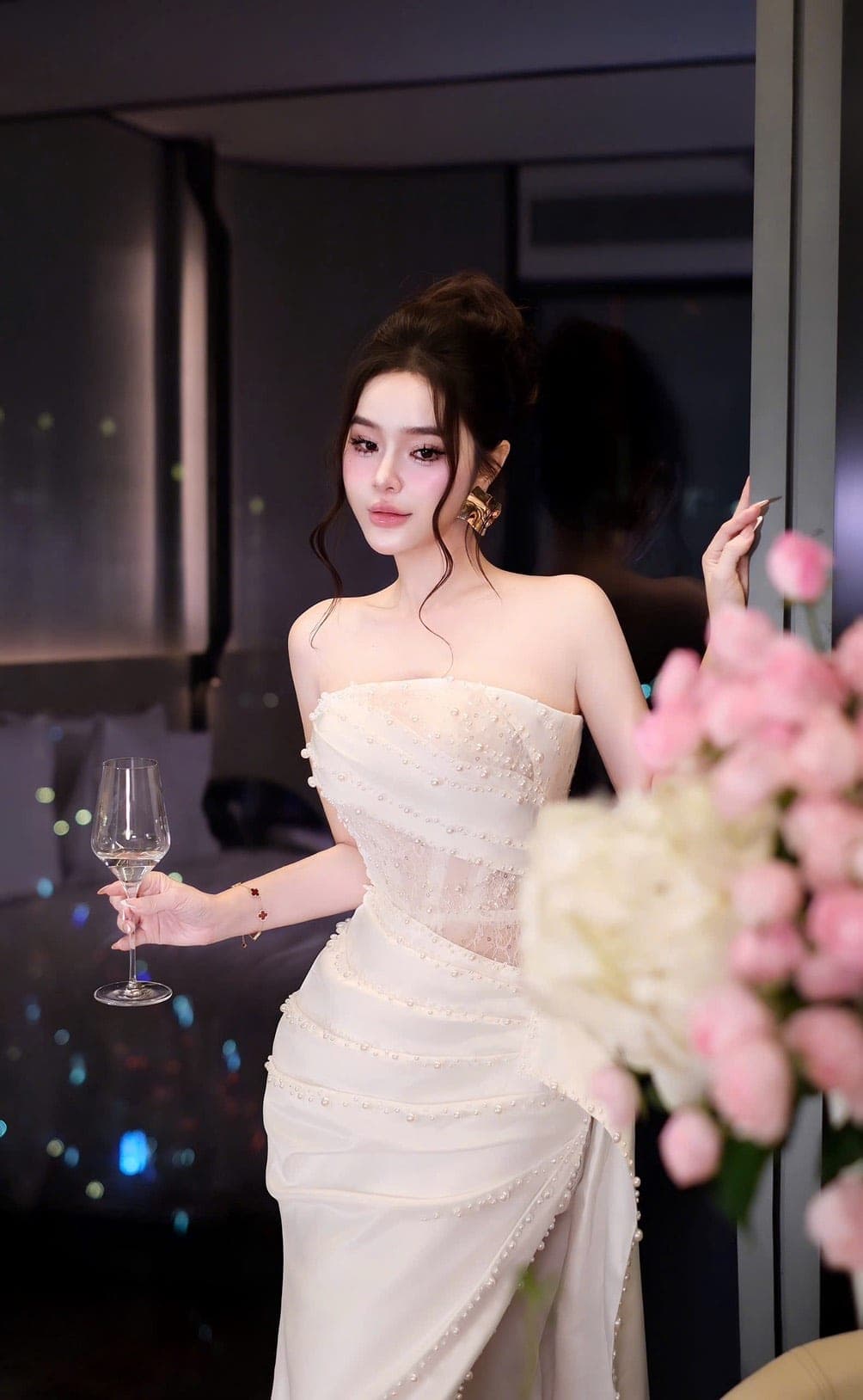 ชุดราตรียาว เกาะอก แต่งมุก สีขาว Brand HiSo 3071 Size S-M BKK รูปที่ 4