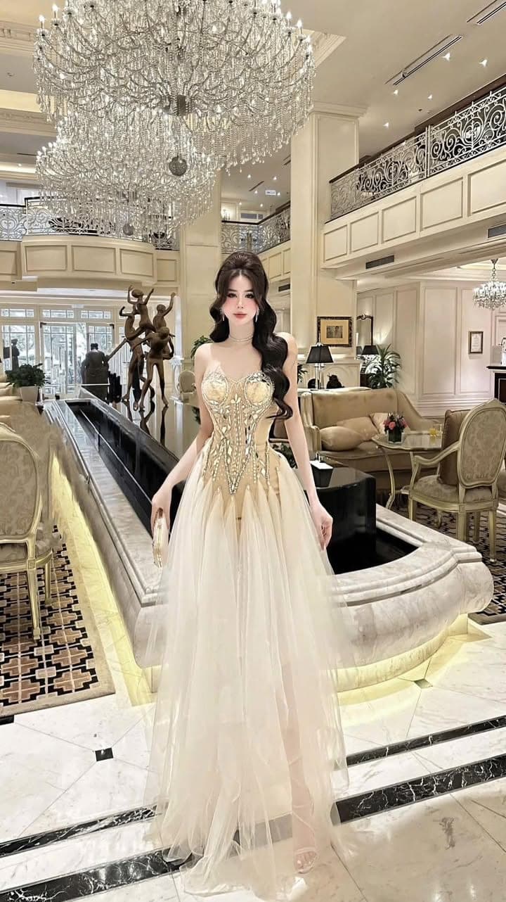 ชุดราตรี เกาะอก แต่งเพชร สีขาว-ครีม Brand HiSo 3043 Size S-M BKK รูปที่ 1