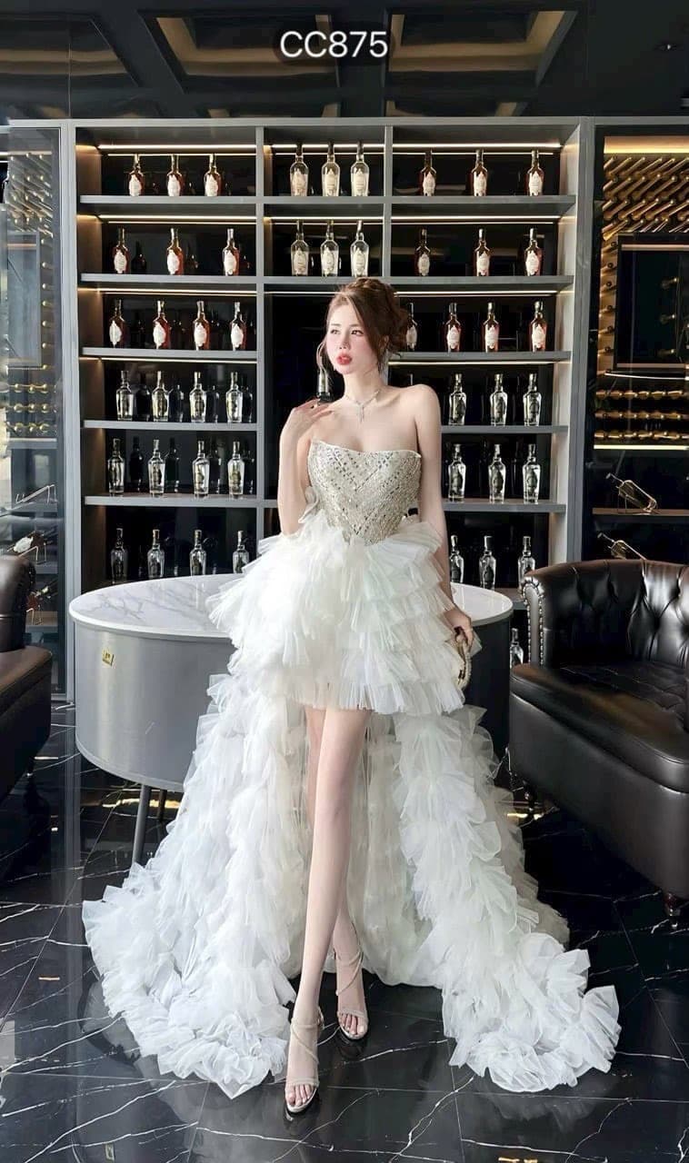 ชุดราตรียาว เกาะอก แต่งเพชร หางยาว สีขาว 3002 Size S BKK รูปที่ 1