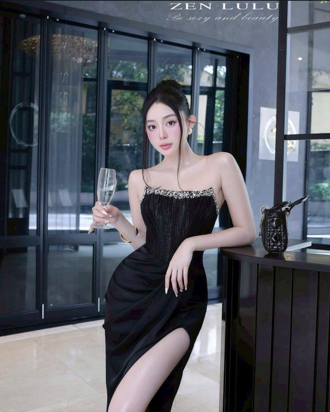ชุดเดรส-ราตรี เกาะอก แต่งเพรช สีดำ  สีขาว  ZEN LULU 3065 SIZE S-M BKK รูปที่ 1