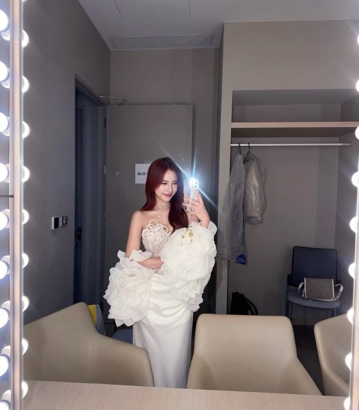 รีวิวจากลูกค้า ชุดเดรส ราตรียาว เกาะอก แต่งมุก สีขาว BRAND OBIBI 2272 BKK SIZE M