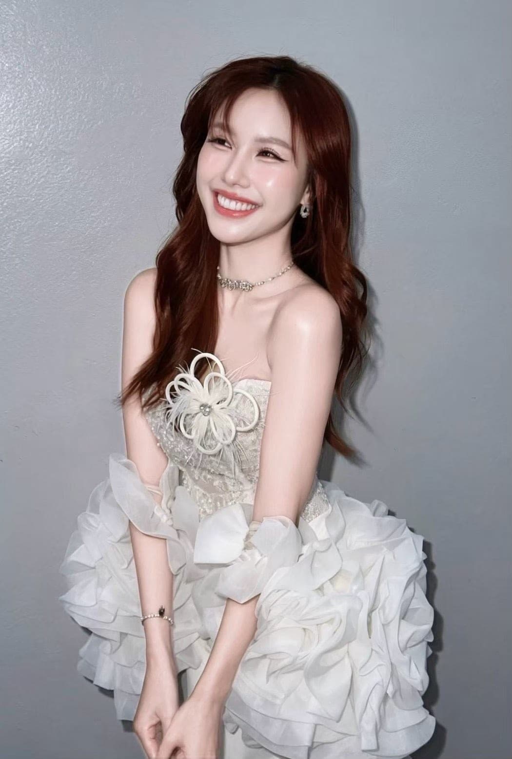 รีวิวจากลูกค้า ชุดเดรส ราตรียาว เกาะอก แต่งมุก สีขาว BRAND OBIBI 2272 BKK SIZE M
