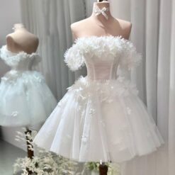 ชุดเดรส ปาดไหล่ แต่งดอก สีขาว 2049 Size M