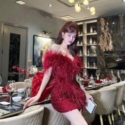 ชุดเดรส ปาดไหล่ ขนนก แต่งกลิตเตอร์ สีแดง 2097 Size M