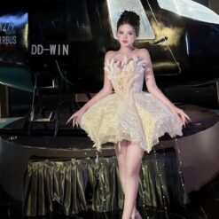 ชุดเดรส เกาะอก แต่งมุก+ขนนก สีขาว 2054 Size M