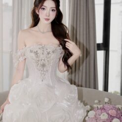 ชุดเดรส ปาดไหล่ แต่งดอก+เพชร สีขาว 2035 Size M