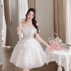 ชุดเดรส ปาดไหล่ แต่งดอก สีขาว 2049 Size M