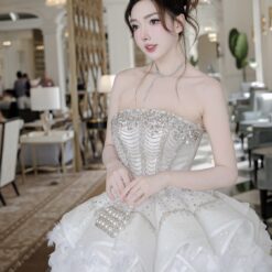 ชุดเดรส เกาะอก แต่งเพชร+กลิตเตอร์ สีขาว 2021 Size M