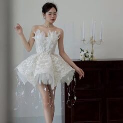 ชุดเดรส เกาะอก แต่งมุก+ขนนก สีขาว 2054 Size M