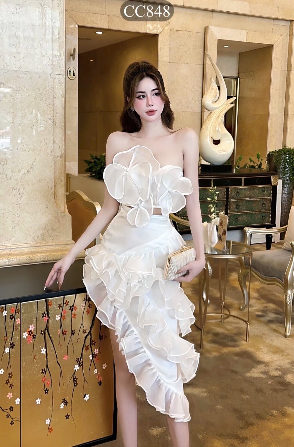 ชุดเซ็ท 2 ชิ้น เสื้อ+กระโปรง แต่งดอก สีขาว 4002 Size S - HiSoStyle.com